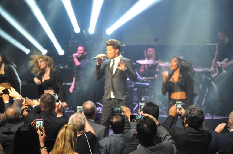 Ricky-Martin-performs