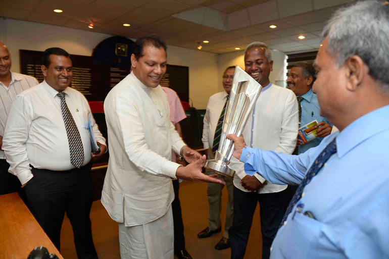 T20-World-Cup-shown-to-the-New-Minister