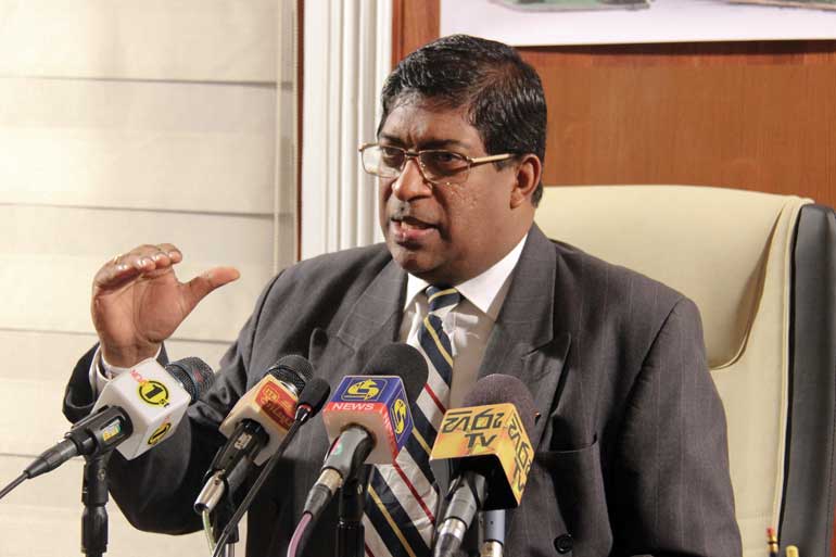 lead-Minister-of-Finance-Ravi-Karunanayake-(4)