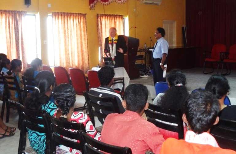 First-Counsellor-EUD-addressing-job-seekers-at-the-PES-Centre-of-Mannar