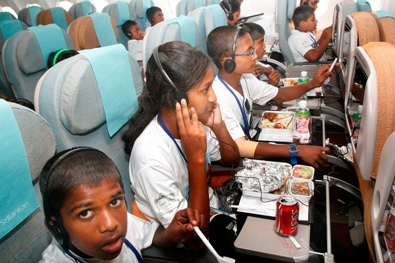 Kids-enjoying-their-time-in-the-aircraft