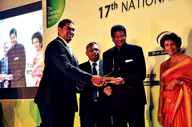 Outside-lead-1-Kanishka-Weeramunda-receiving-the--Most-Valuable-ICT--Entrepreneur-Award-2015-at-NBQSA