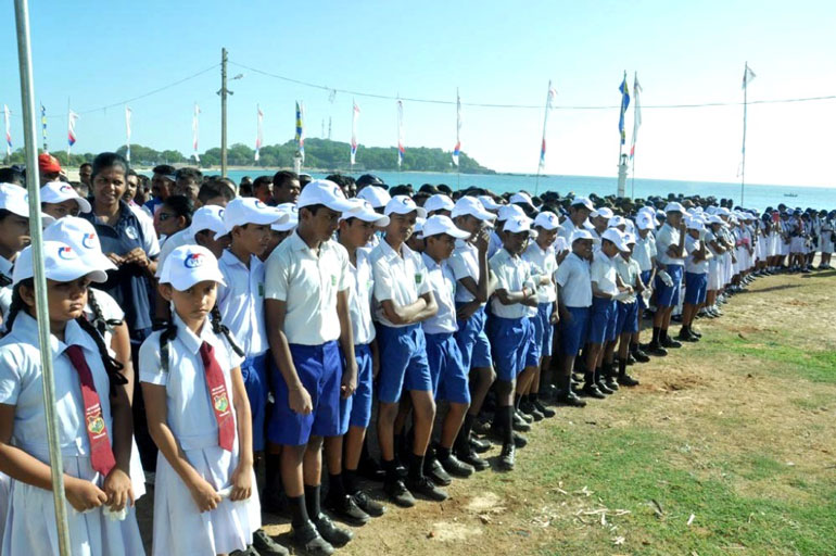 PLC--Trinco---Beach-Cleaning---01--Participation-of-School-Children