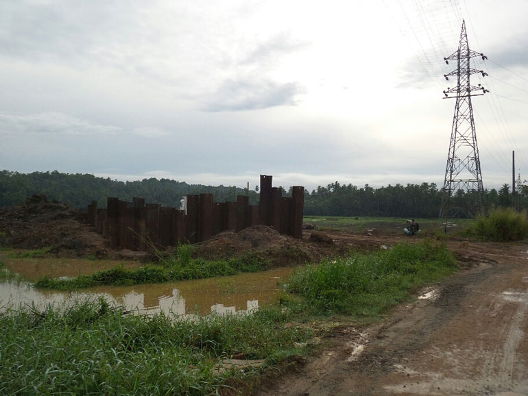 The-spot-where-the-railway-line-intersects-the-road