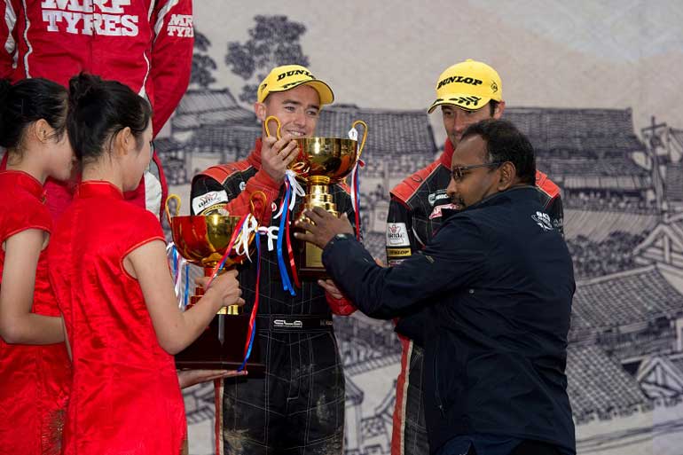 EZY-Racers-Mike-and-Malcolm-receiving-their-trophy