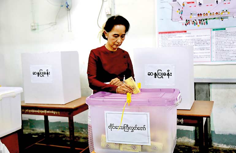 Myanmar pro-democracy leader Aung San Suu Kyi cast her ballot during general elections in Yangon