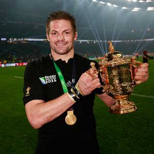 Richie-McCaw-151031-Posing-G-300