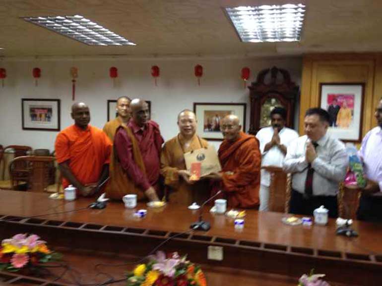 sri-Lanka-Buddhist-delegation-3