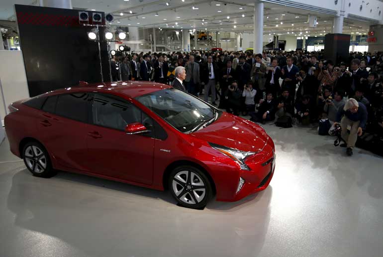 2015-12-09T051751Z_1620130689_GF10000259427_RTRMADP_3_AUTOS-TOYOTA-PRIUS