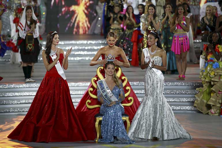 Miss Spain Lalaguna Royo receives the crown from 2014 winner during the Miss World 2015 pageant in Sanya