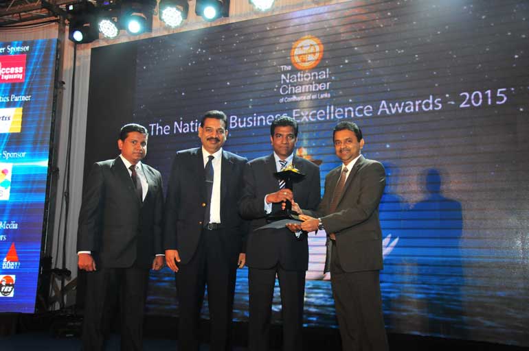 Eksath-receiving-the-award