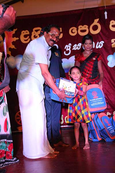 Minister-Gurukalarajah-presents-school-bags-to-young-children-from-the-FoG-Lahiru-Pre-School