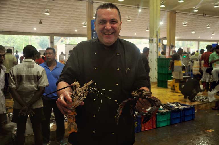 Chef-Dirk-happy-with-his-crab-and-lobster-picks-at-the-Peliyagoda-Fish-Market
