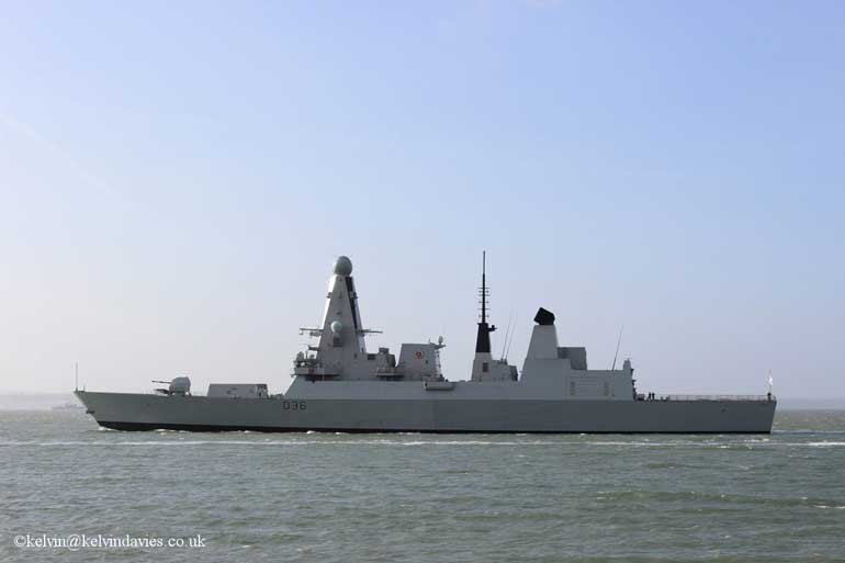 HMS-DEFENDER-Beam-On-Photo