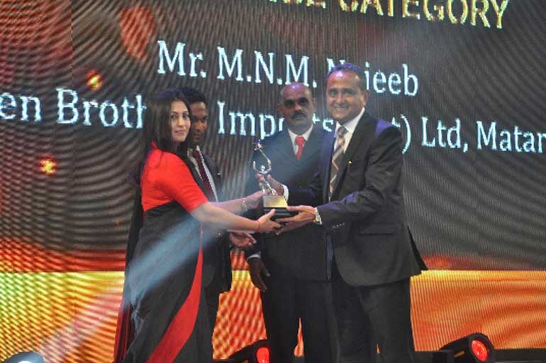 Najeeb-receiving-the-Silver-Award
