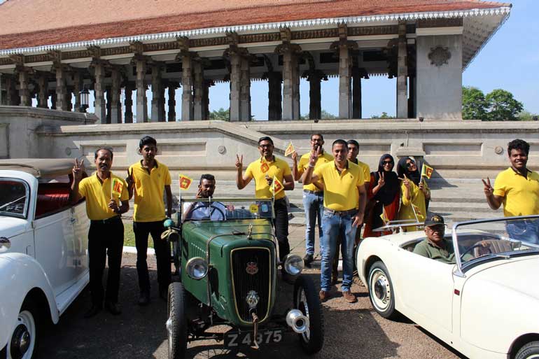 The-PickMe-team-with-the-Vintage-taxis