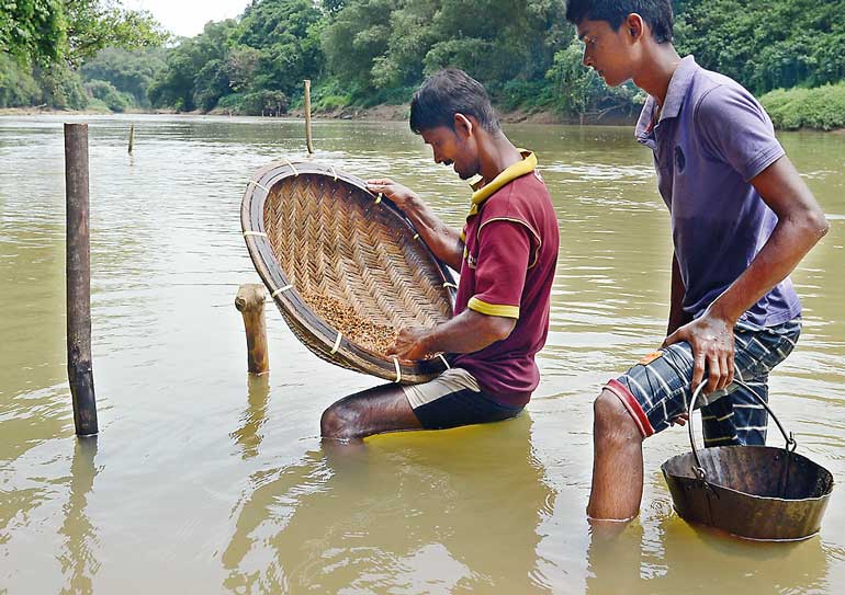 SRI LANKA-LUXURY-MINING-SAPPHIRE