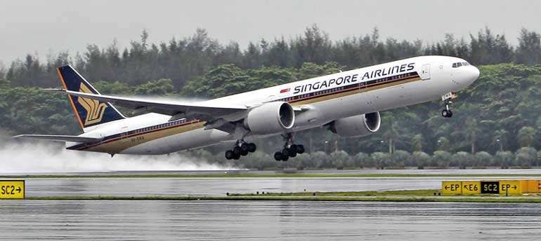 Ousttside-lead-Singapore-Airlines-SIA-Boeing-777-300ER-copy