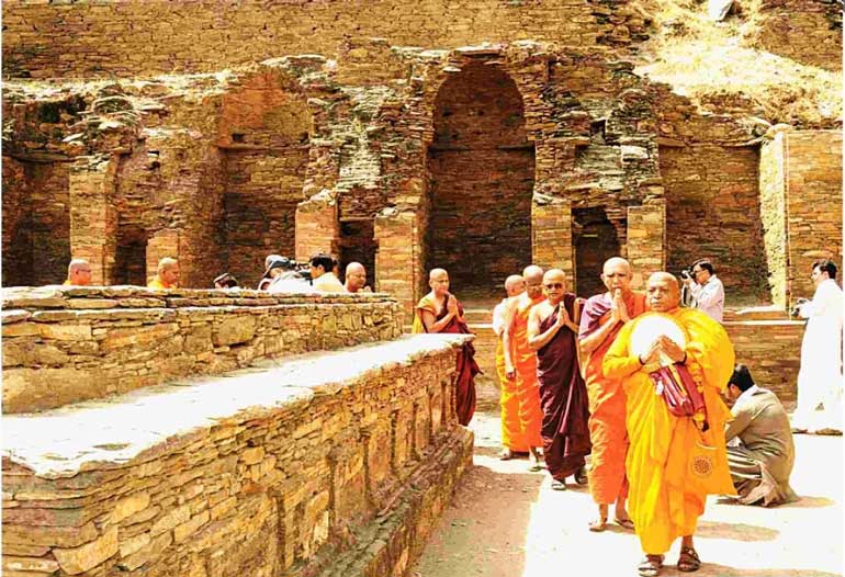 Sri-Lankan-monks-in-Takht-Bhai