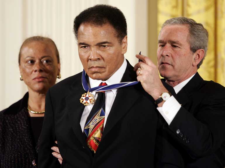 2016-06-04T071500Z_10_RP2DSFHFGPAD_RTRMADP_TRX_BUSH-MEDAL