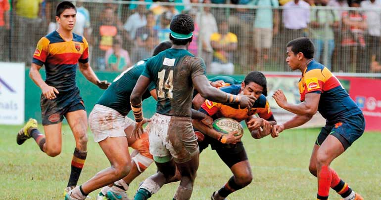 Trinity-fly-half-Lashan-Wijesuriya-copy