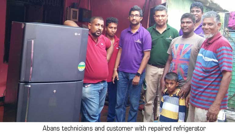 Abans-technicians-and-customer-with-repaired-refrigerator