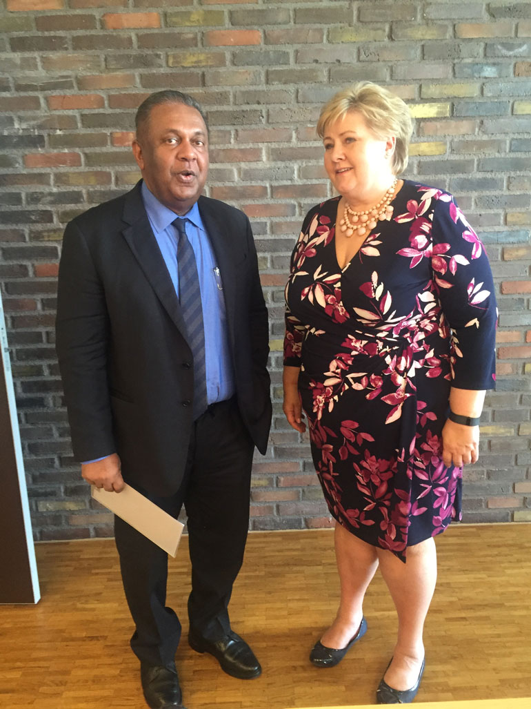 Minister-Samaraweera-with-Norway-Prime-Minister-