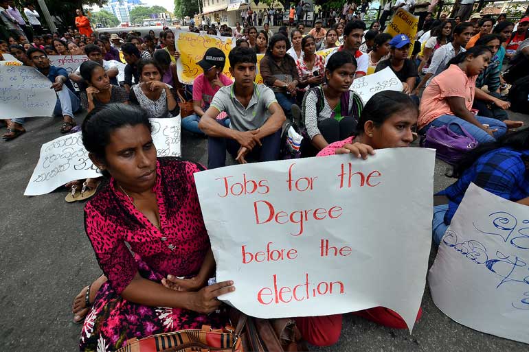 Unemployed-Graduates-Protest---Pic-by-Shehan-Gunasekara