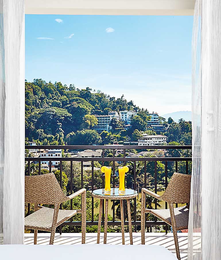 OZO-Kandy-Suite-Balcony