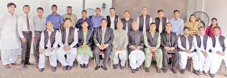 4-Chief-Justice-Pakistan-with-High-Commissioner-and-Officers-of-the-HIgh-Commission