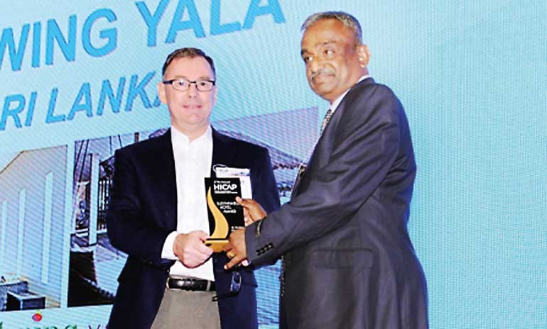 jetwing-yala-general-manager-gamunu-srilal-receiving-the-award