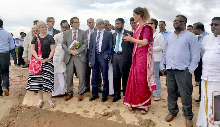 unops-programme-manager-explains-the-landfill-project-to-the-dignitaries