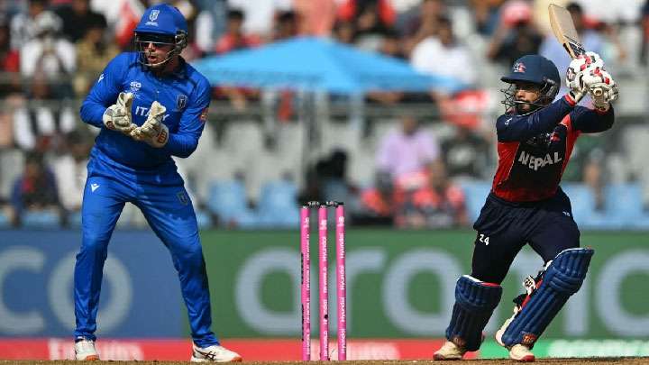 ඉතාලියට කඩුලු 10 ක පහසු ජයක්