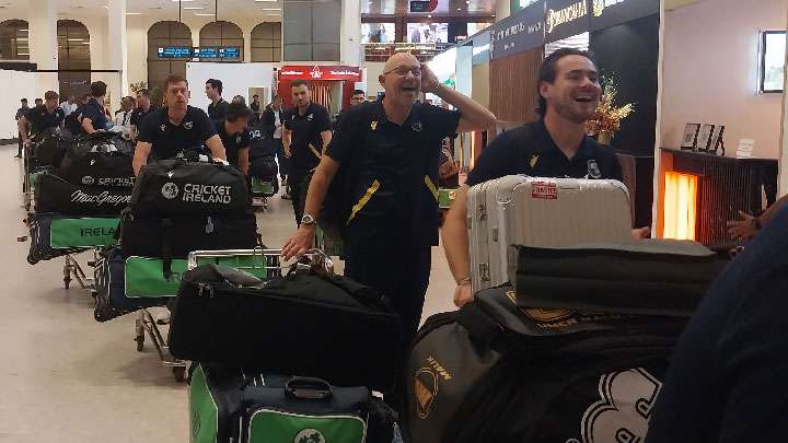 අයර්ලන්ත කණ්ඩායම එයි