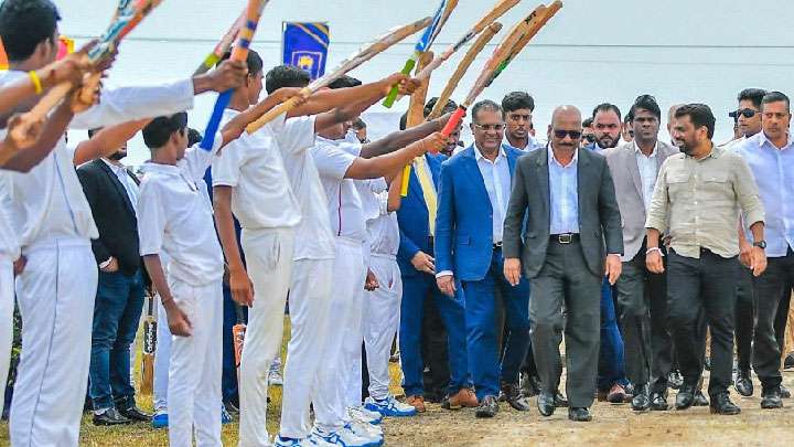 මණ්ඩතිව් ක්‍රිකට් පිටියට අක්කර 48 නිදහස් කරන්න