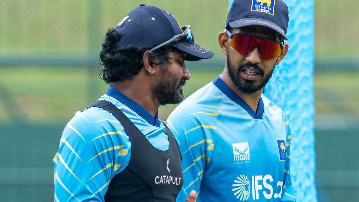 කුසල් ජනිත් - කමිල් මිෂාර තරාදියේ දෙපැත්තේ