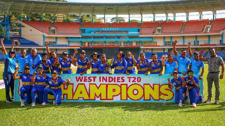 චමරි අතුළු පිරිවර වි-20 තරගාවලියත් දිනති