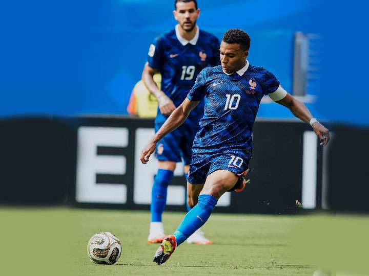 බාපේ රන් සපත්තුවට ආසන්න වෙද්දී එංගලන්තය තුන්වැනි ස්ථානයට