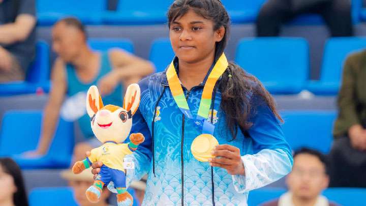 පළමු රන් පදක්කම නිපුනිගෙන්