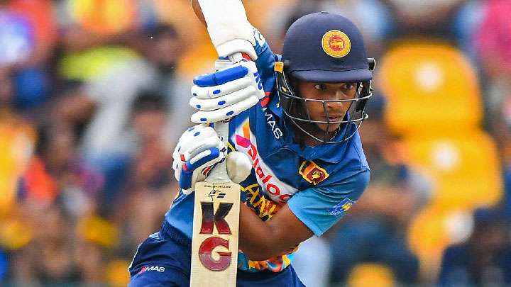 කුසල් - වෙල්ලාලගේ ශ්‍රී ලංකාව 271 කට ඔසවති