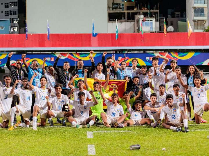 ශ්‍රී ලංකාව තරගය කණපිට පෙරළයි