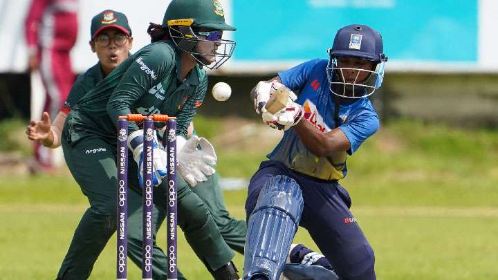 ශ්‍රී ලංකා ක්‍රීඩිකාවෝ වි-20 තරගාවලියත් දිනති