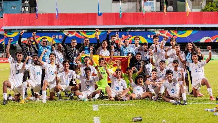 ශ්‍රී ලංකාව තරගය කණපිට පෙරළයි