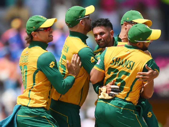 දකුණු අප්‍රිකානුවෝ අපරාජිතව ඉදිරියට