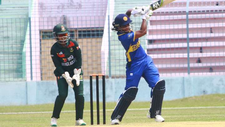 දෙව්මි බංග්ලාදේශය සසළ කරයි