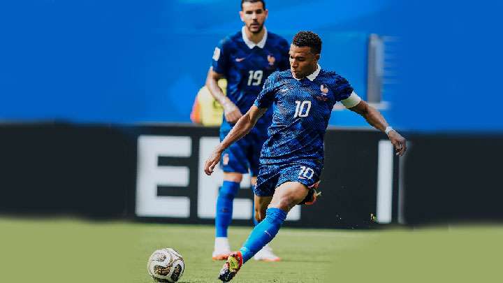 බාපේ රන් සපත්තුවට ආසන්න වෙද්දී එංගලන්තය තුන්වැනි ස්ථානයට