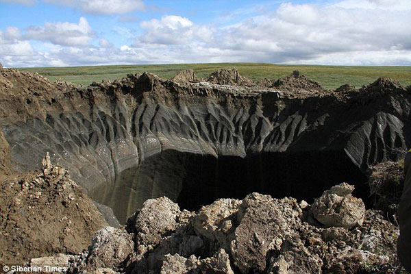 1412940248821_wps_10_YAMAL_CRATER_edge_of_the_