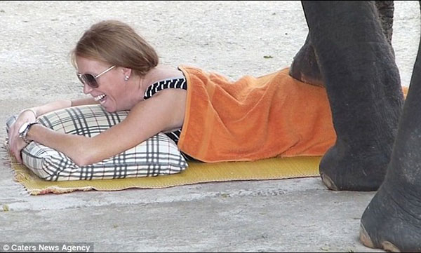 2528D92400000578-0-That_hits_the_spot_A_tourists_giggles_as_she_is_stepped_on_by_on-m-8_1422525946707