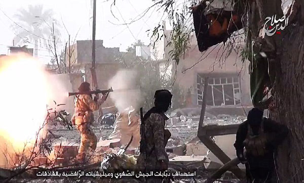 28CF6DE100000578-3085486-Insurgency_The_city_where_ISIS_militants_fired_rocket_propelled_-m-20_1431970621942