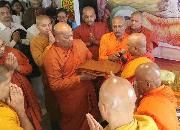 Paris_International_Centre_of_Bouddhique_Katina_Puja_-_October_30,_2016_-__(43)[1]
